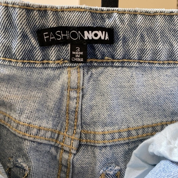 NWT FASHION NOVA Chase the Dream Slit Straight Leg Jeans, size 3 - Picture 4 of 11